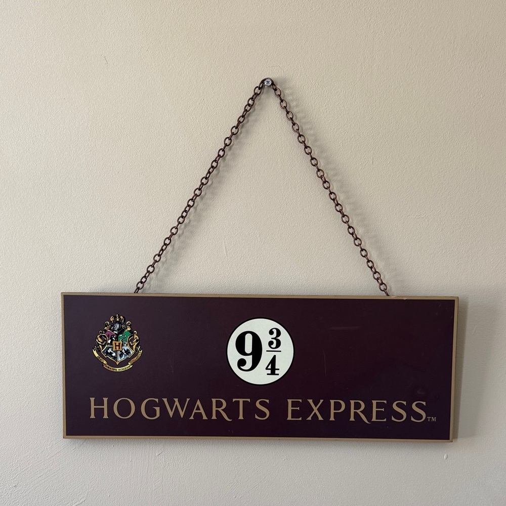 Hogwarts Express 9 3/4 Hanging Sign NECA Warner Bros. Home Decor Brown Yellow